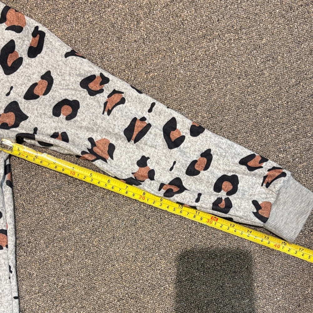 Leopard Print Light Knit Sweater - Picture 5 of 6